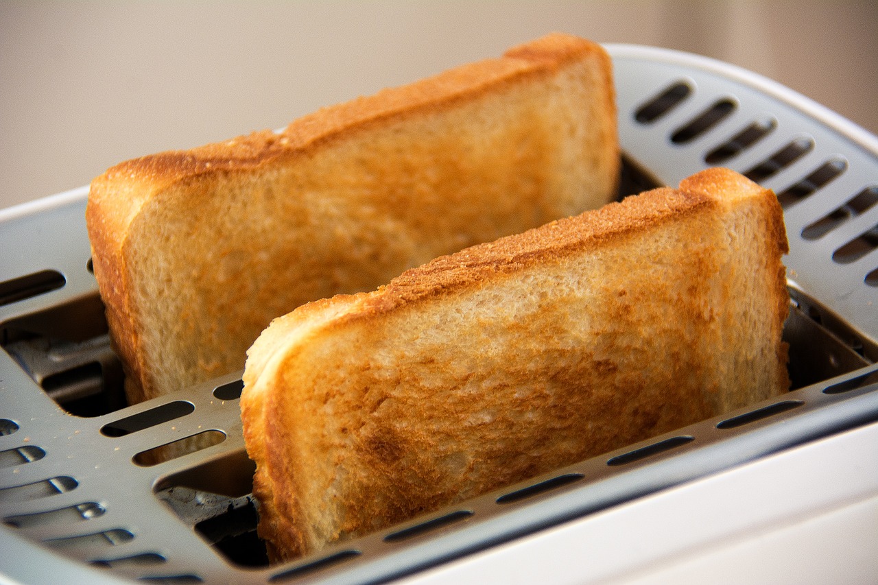 Comment choisir le grille-pain idéal pour déguster un bon petit-déjeuner ?